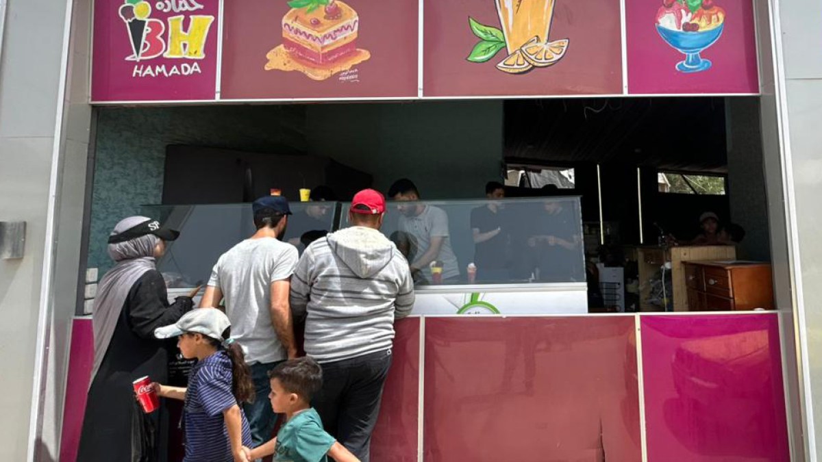 Ice Cream Parlour Survives Gaza Conflict, Inspires Seven Students
