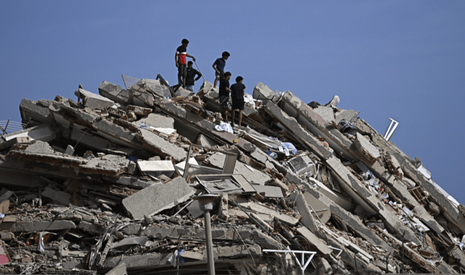 La Guaira hit by devastating earthquake causing widespread destruction