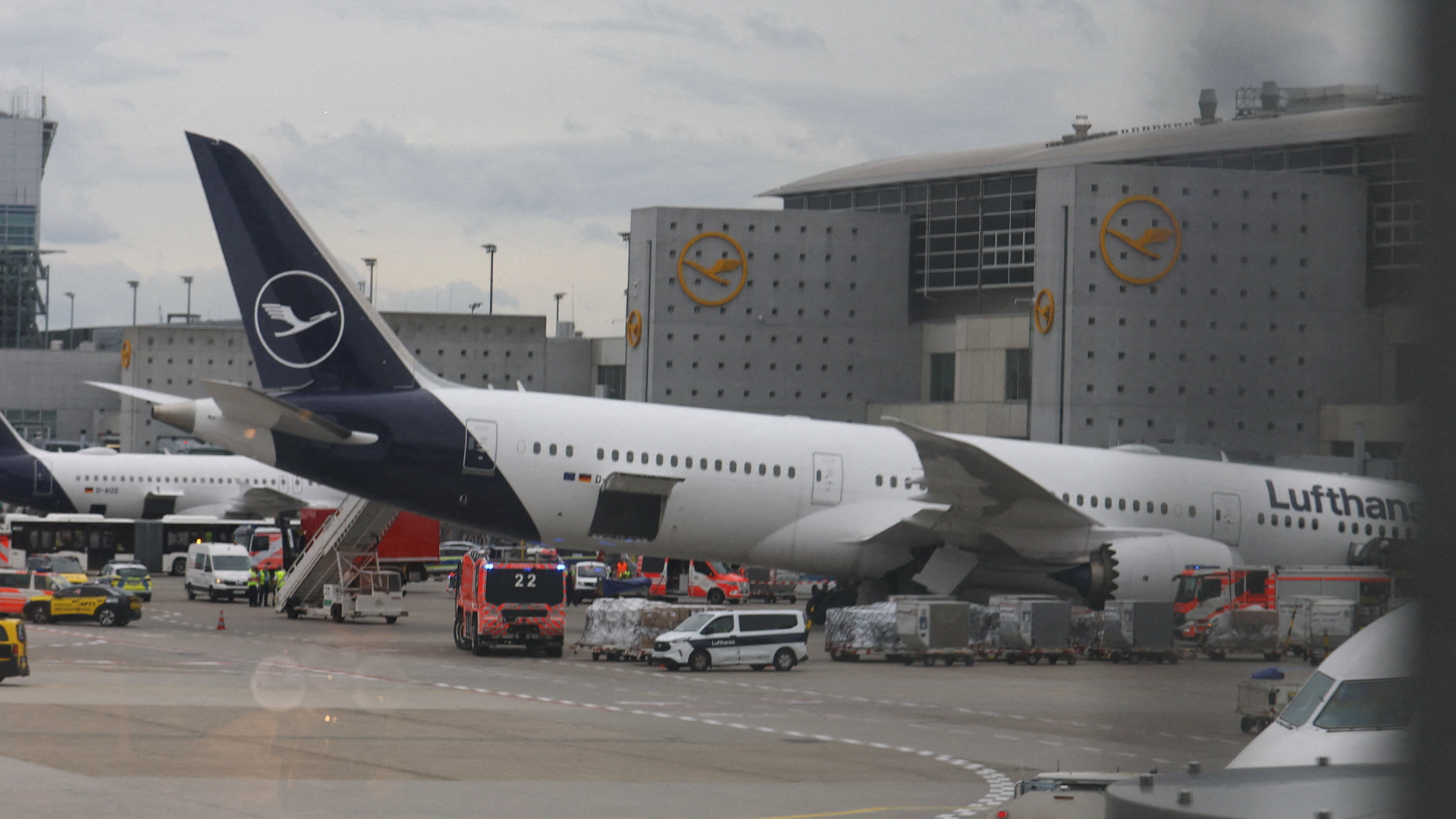 Lufthansa Employees Injured After Boeing 787 Crashes at Frankfurt Airport