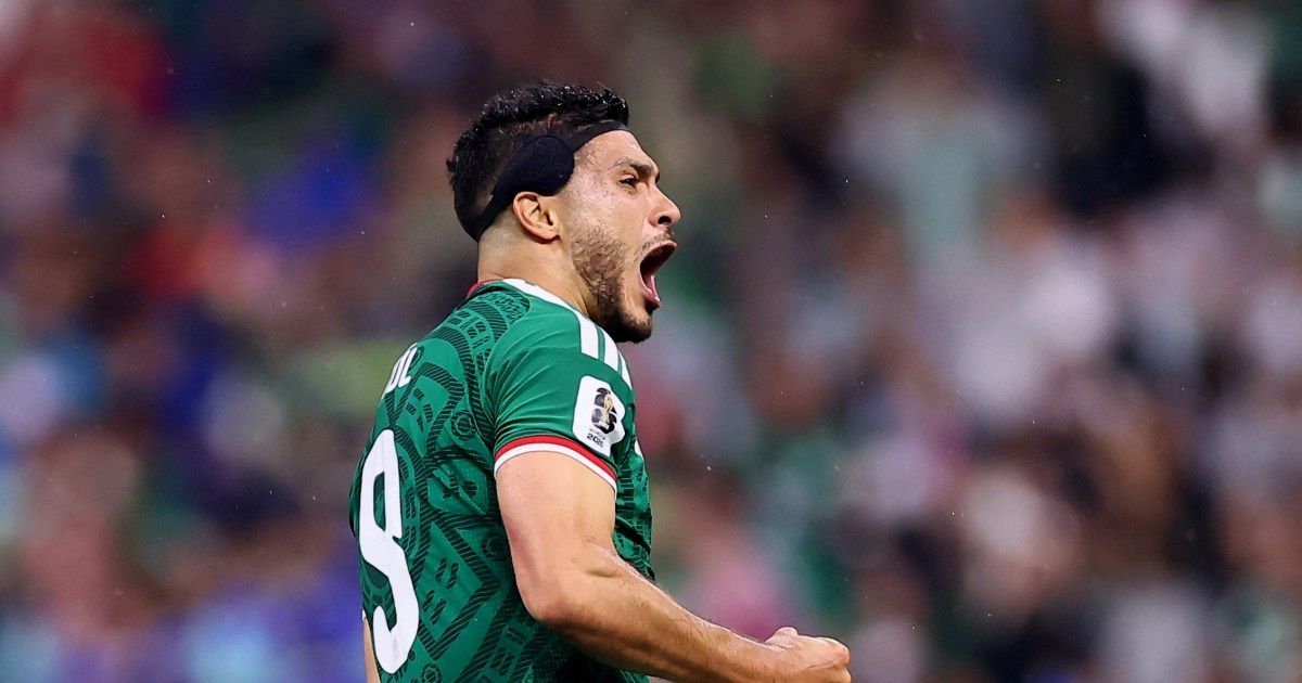 Mexico advances to World Cup last-16 after beating Ecuador 2-0