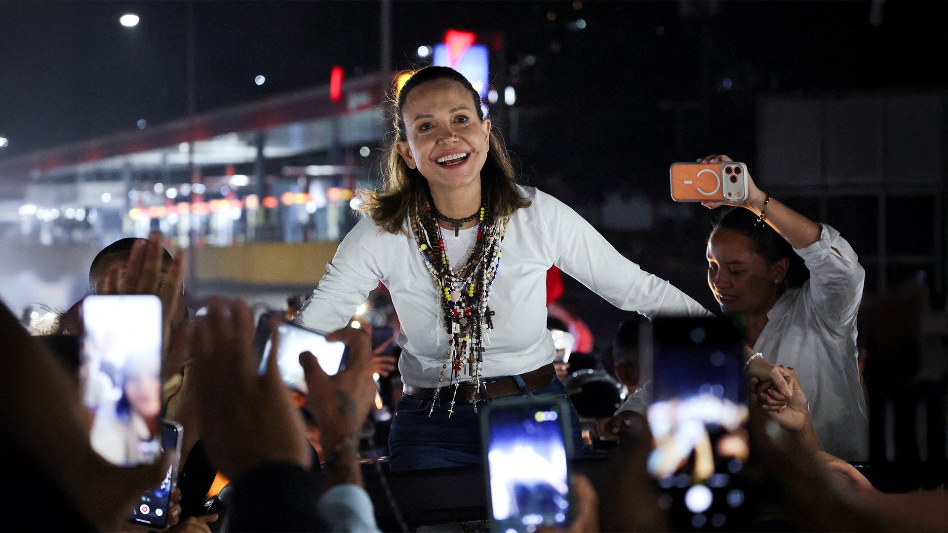 Opposition Leader Maria Machado Returns to Caracas Amid Public Greeting