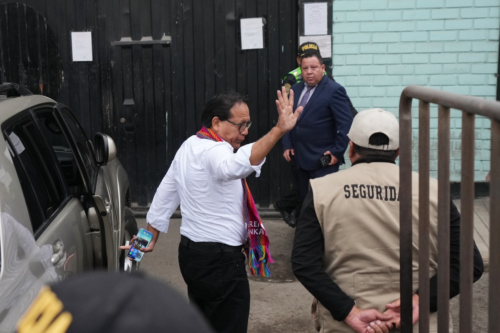 Perus Sanchez Visits Jailed Ex-President Amid Voting Count