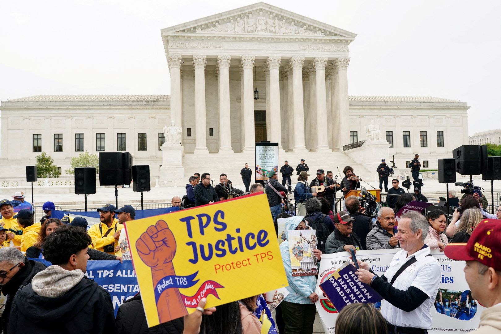 US Ends Deportation Protections for Haitian and Syrian Immigrants Temporarily