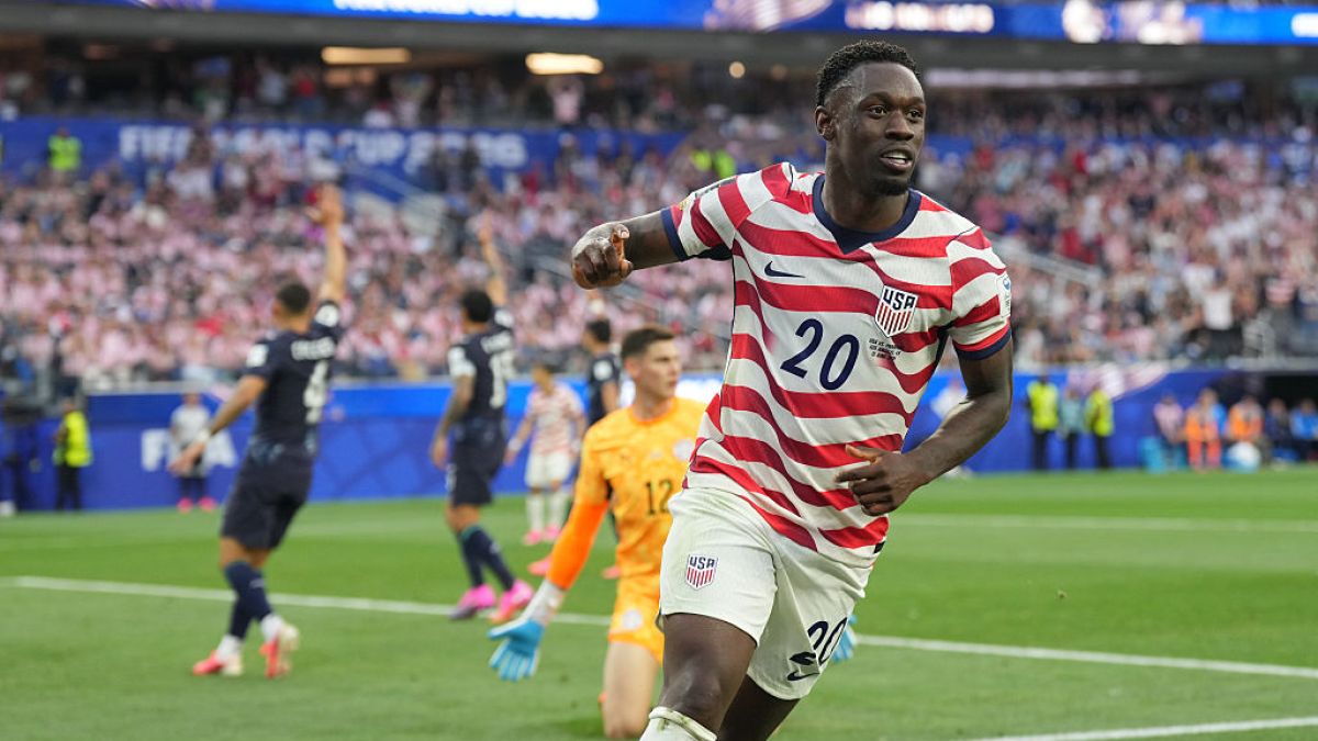 US Soccer Team Beats Paraguay 4-0 in World Cup Opener
